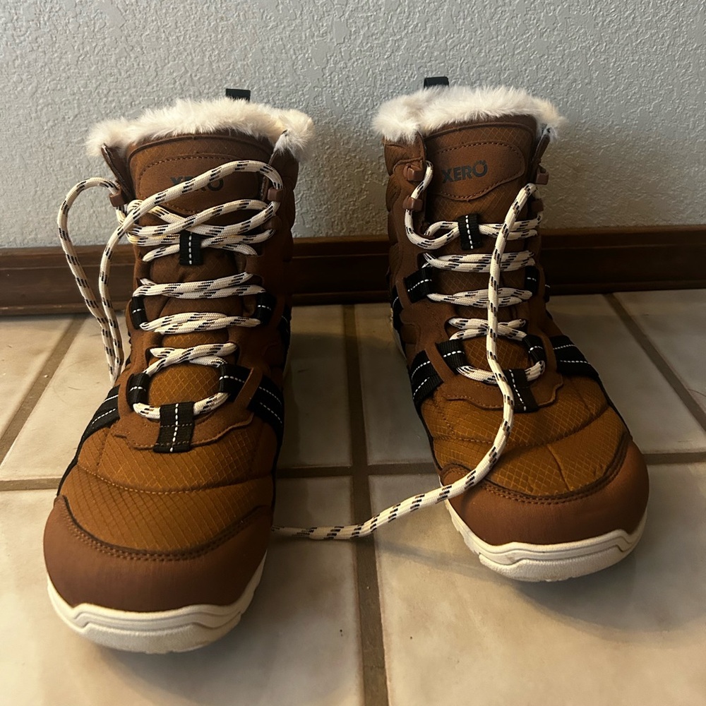Xero women’s boots 8.5